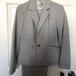 Brand New with Tags Le Suit Size 8 Petite